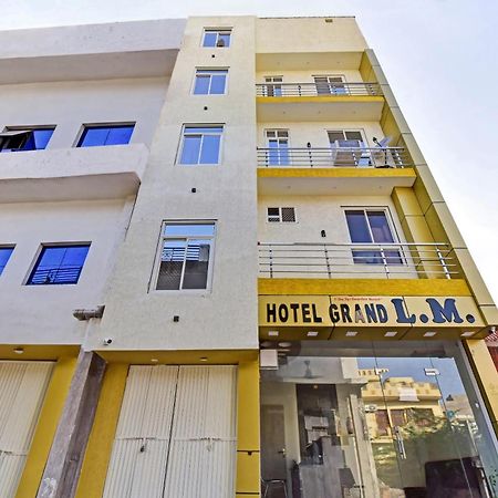 Hotel O Grand L M Ádzsmir Kültér fotó