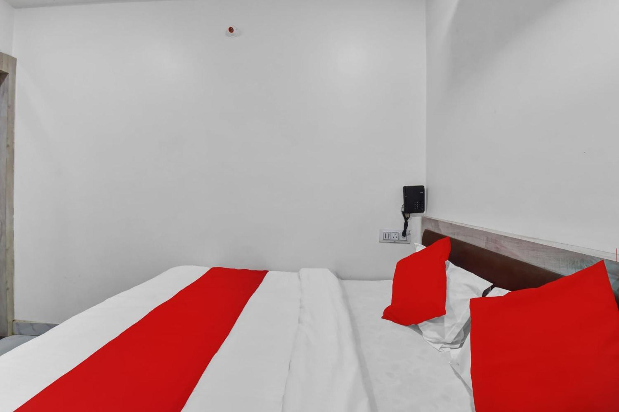Hotel O Grand L M Ádzsmir Kültér fotó