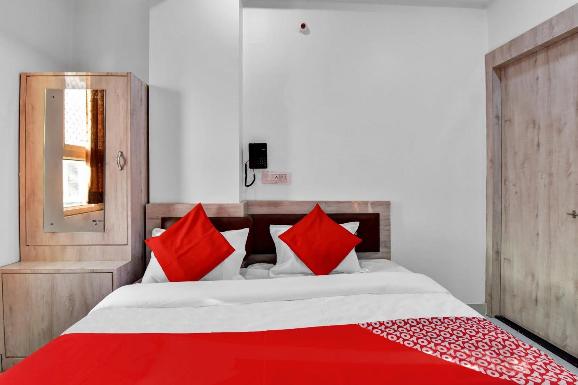Hotel O Grand L M Ádzsmir Kültér fotó